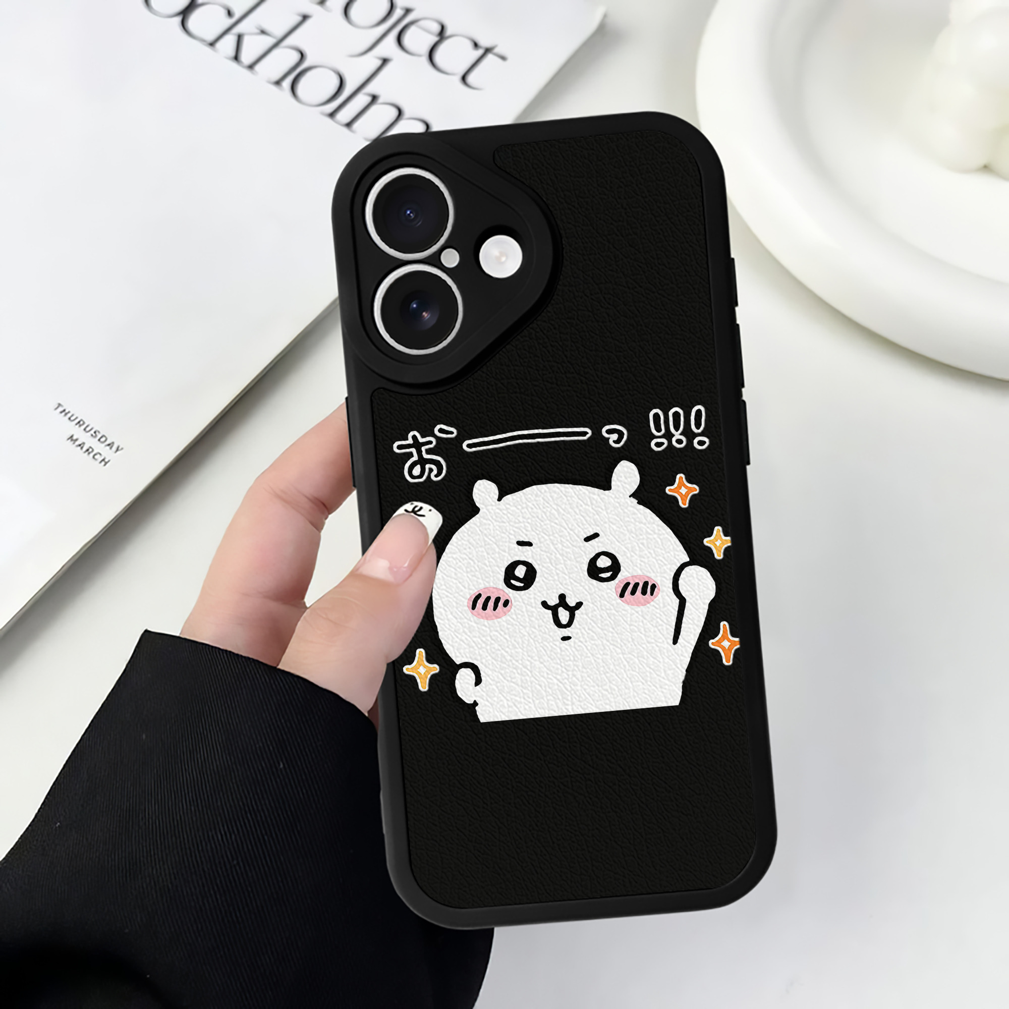（画像用） ちいかわ ちいかわ Chii-kawa chiikawa 【iPhone 16シリーズ対応】シリコンスマホケース（レザー調） 材質：シリコン